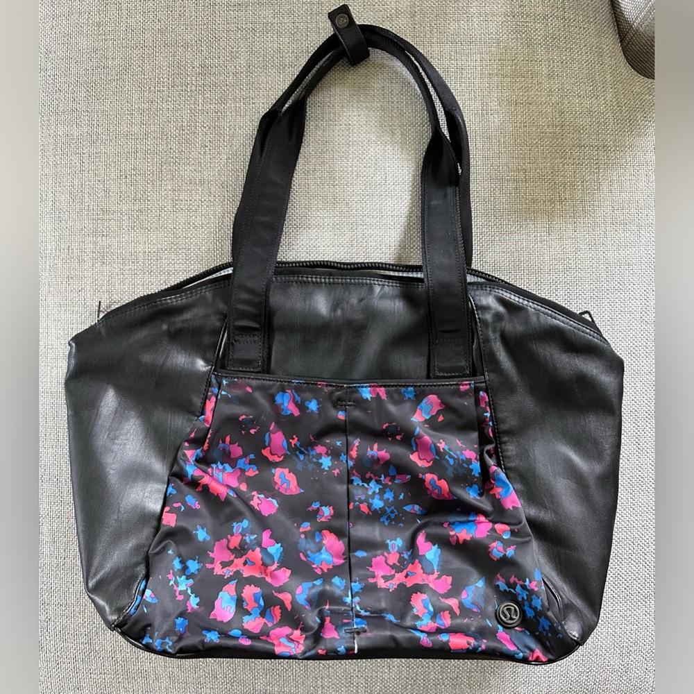 Lululemon tote